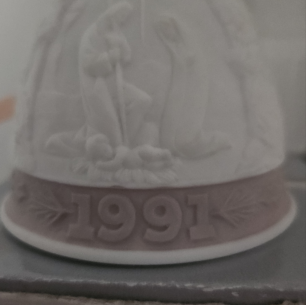 LLADRO collectible Christmas ornament celebrating 1991.